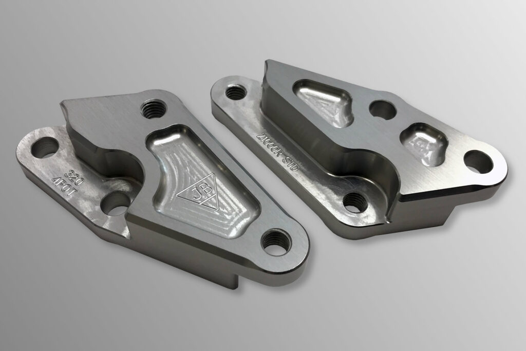 フロント_キャリパー_ブラケット_Front_Caliper_Bracket_4POT